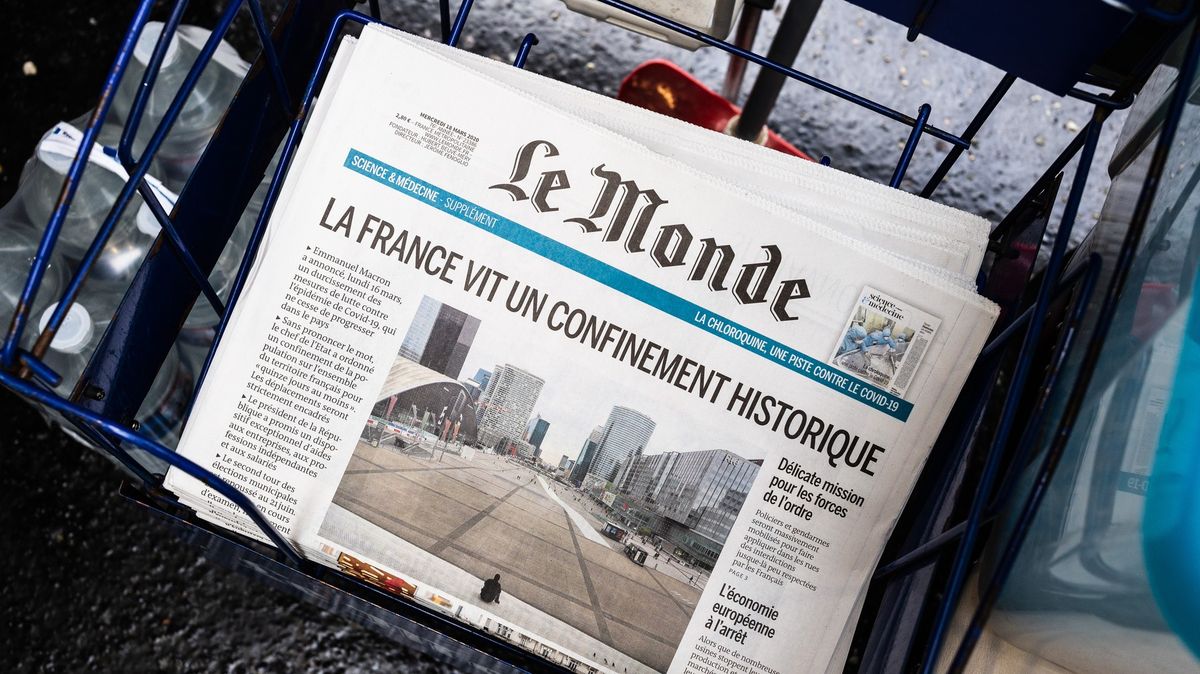 Francie chce zachránit noviny. Předplatitele čeká daňová úleva